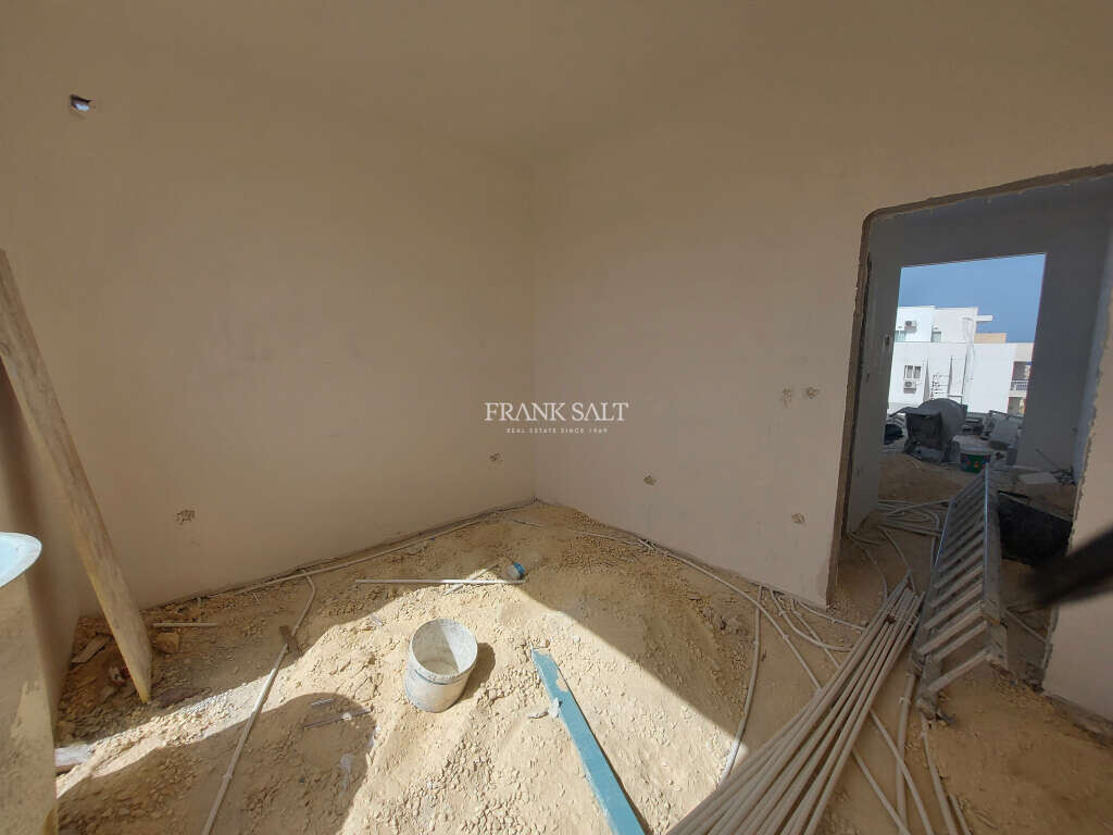 Qawra, 2 Bedrooms Bedrooms, ,For Sale,FRSA-818263