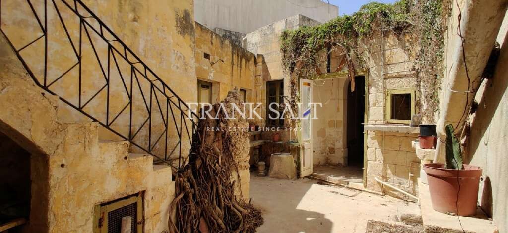Qrendi, 3 Bedrooms Bedrooms, ,1 BathroomBathrooms,For Sale,FRSA-916264