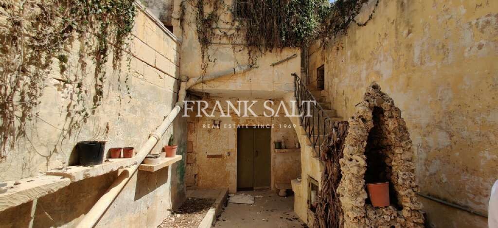 Qrendi, 3 Bedrooms Bedrooms, ,1 BathroomBathrooms,For Sale,FRSA-916264