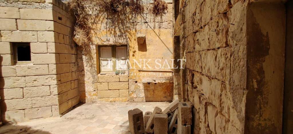 Qrendi, 3 Bedrooms Bedrooms, ,1 BathroomBathrooms,For Sale,FRSA-916264