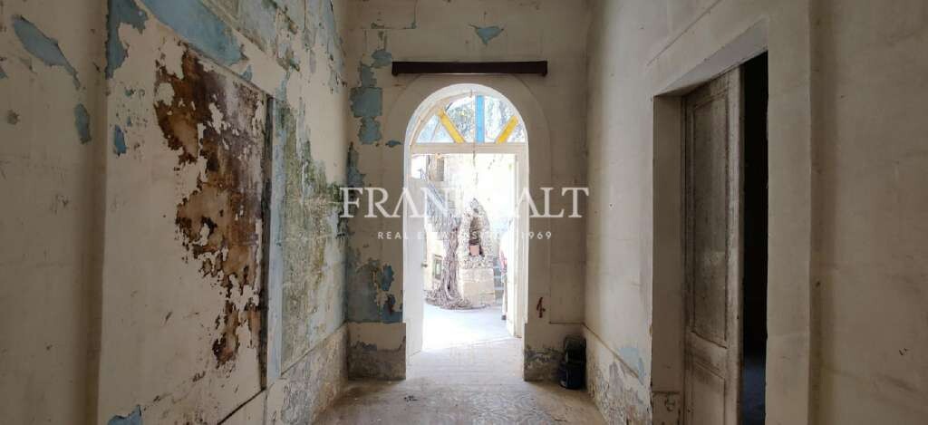 Qrendi, 3 Bedrooms Bedrooms, ,1 BathroomBathrooms,For Sale,FRSA-916264