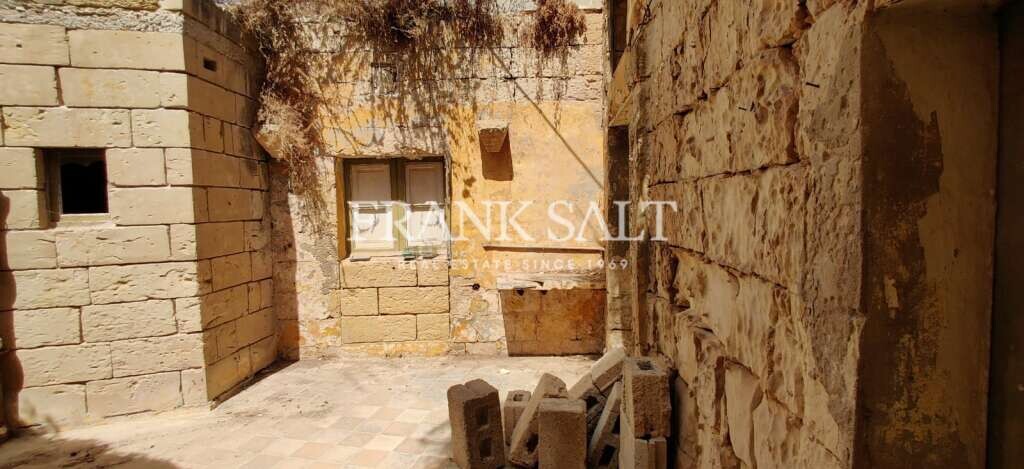 Qrendi, 3 Bedrooms Bedrooms, ,1 BathroomBathrooms,For Sale,FRSA-916263