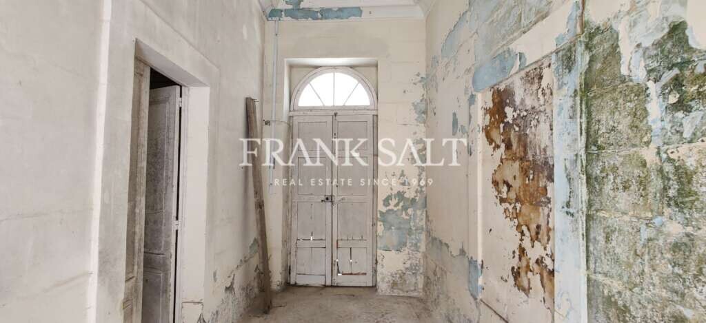 Qrendi, 3 Bedrooms Bedrooms, ,1 BathroomBathrooms,For Sale,FRSA-916263