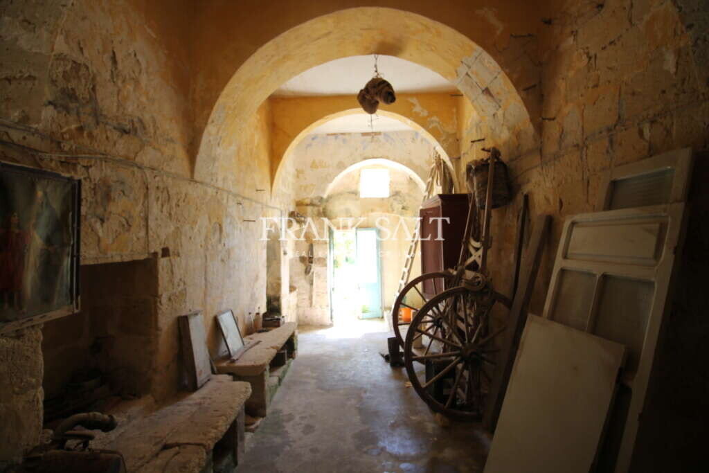 Siggiewi, 3 Bedrooms Bedrooms, ,For Sale,FRSA-816831