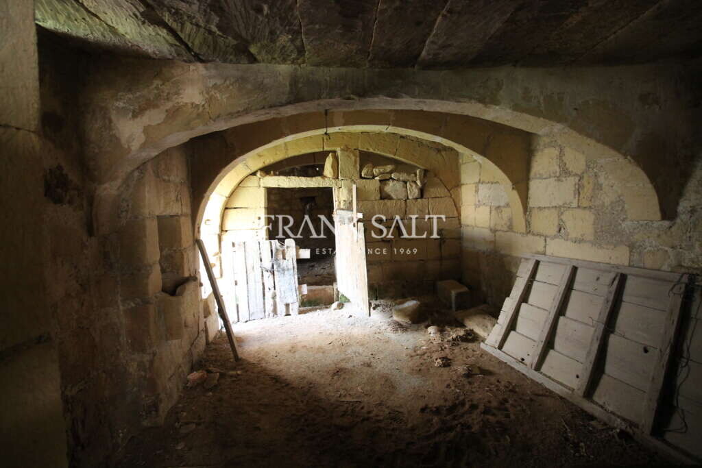 Siggiewi, 3 Bedrooms Bedrooms, ,For Sale,FRSA-816831