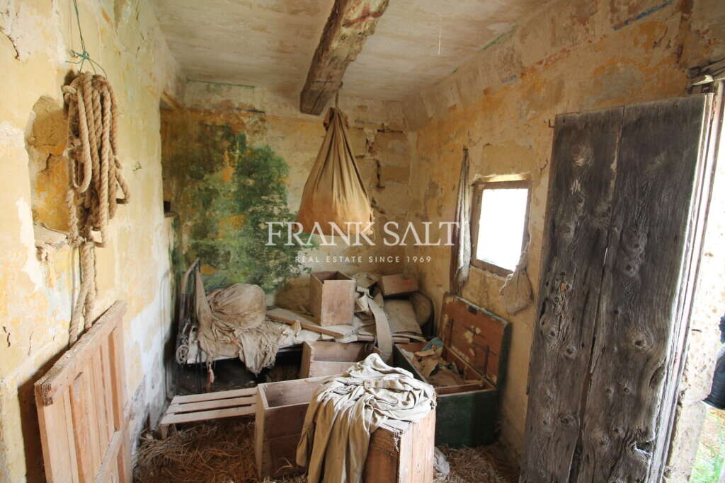 Siggiewi, 3 Bedrooms Bedrooms, ,For Sale,FRSA-816831