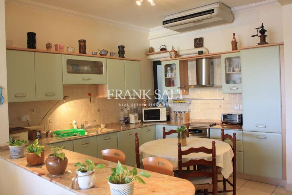 Xemxija, 3 Bedrooms Bedrooms, ,1 BathroomBathrooms,For Sale,FRSA-708670