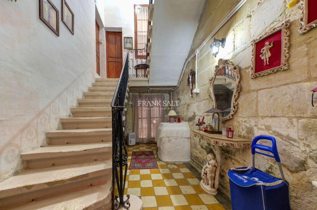 Valletta, 3 Bedrooms Bedrooms, ,2 BathroomsBathrooms,For Sale,FRSA-320959