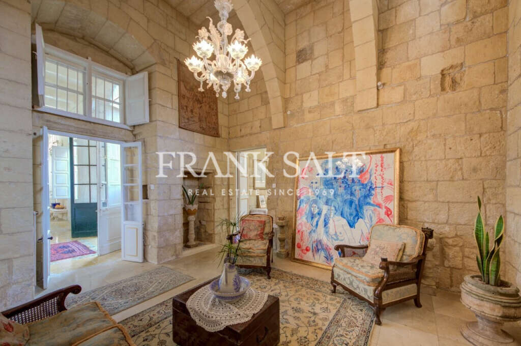 Zebbug, 8 Bedrooms Bedrooms, ,8 BathroomsBathrooms,For Sale,FRSA-453051