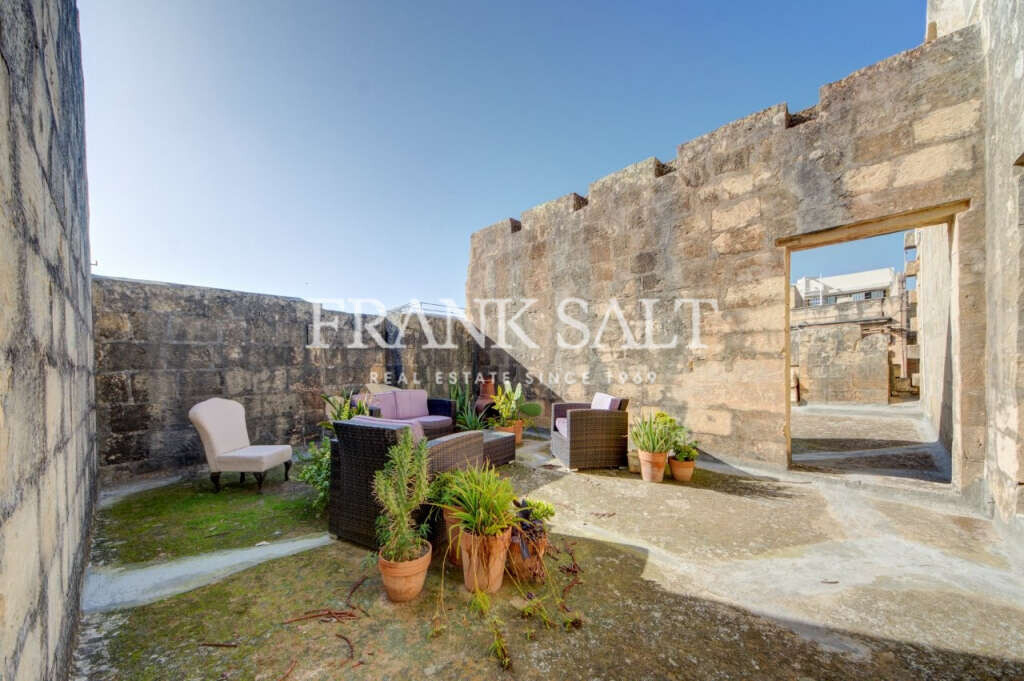Zebbug, 8 Bedrooms Bedrooms, ,8 BathroomsBathrooms,For Sale,FRSA-453051
