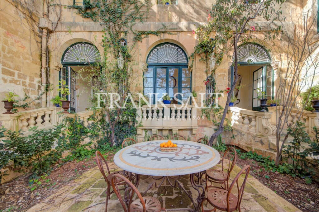 Zebbug, 8 Bedrooms Bedrooms, ,8 BathroomsBathrooms,For Sale,FRSA-453051