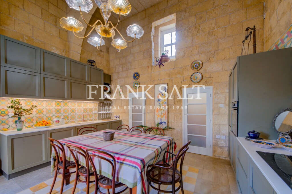 Zebbug, 8 Bedrooms Bedrooms, ,8 BathroomsBathrooms,For Sale,FRSA-453051