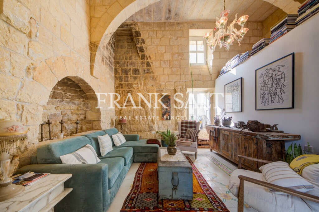 Zebbug, 8 Bedrooms Bedrooms, ,8 BathroomsBathrooms,For Sale,FRSA-453051
