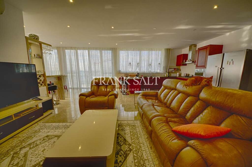 Gzira, 3 Bedrooms Bedrooms, ,2 BathroomsBathrooms,For Sale,FRSA-320398