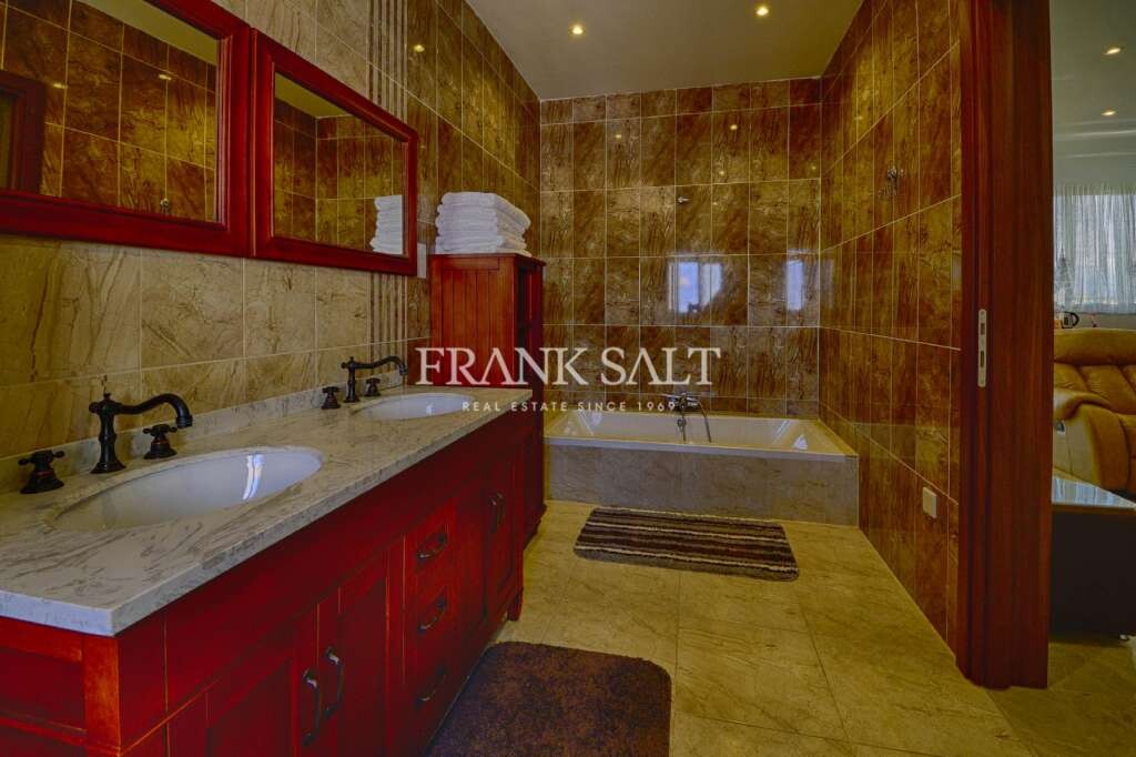 Gzira, 3 Bedrooms Bedrooms, ,2 BathroomsBathrooms,For Sale,FRSA-320398