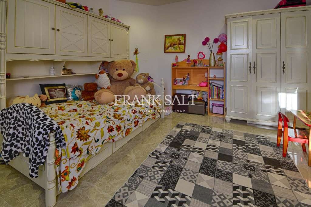 Gzira, 3 Bedrooms Bedrooms, ,2 BathroomsBathrooms,For Sale,FRSA-320398