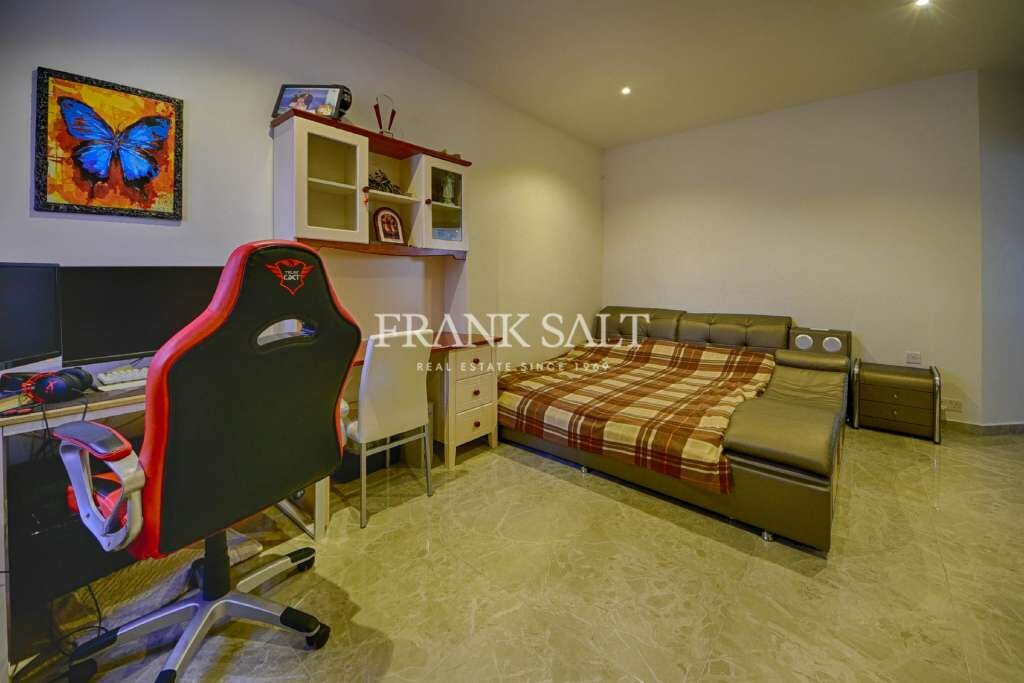 Gzira, 3 Bedrooms Bedrooms, ,2 BathroomsBathrooms,For Sale,FRSA-320398