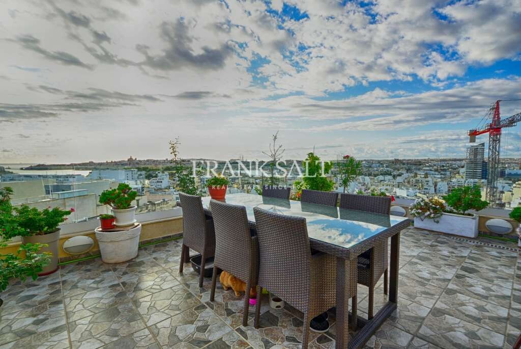 Gzira, 3 Bedrooms Bedrooms, ,2 BathroomsBathrooms,For Sale,FRSA-320398