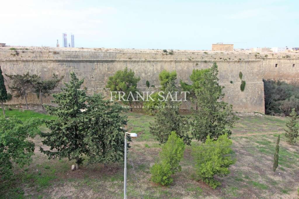 Fgura, 3 Bedrooms Bedrooms, ,For Sale,FRSA-852507