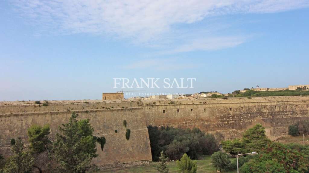 Fgura, 3 Bedrooms Bedrooms, ,For Sale,FRSA-852507