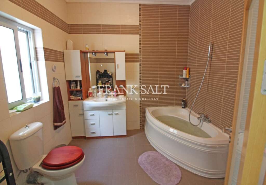 Fgura, 3 Bedrooms Bedrooms, ,For Sale,FRSA-852507