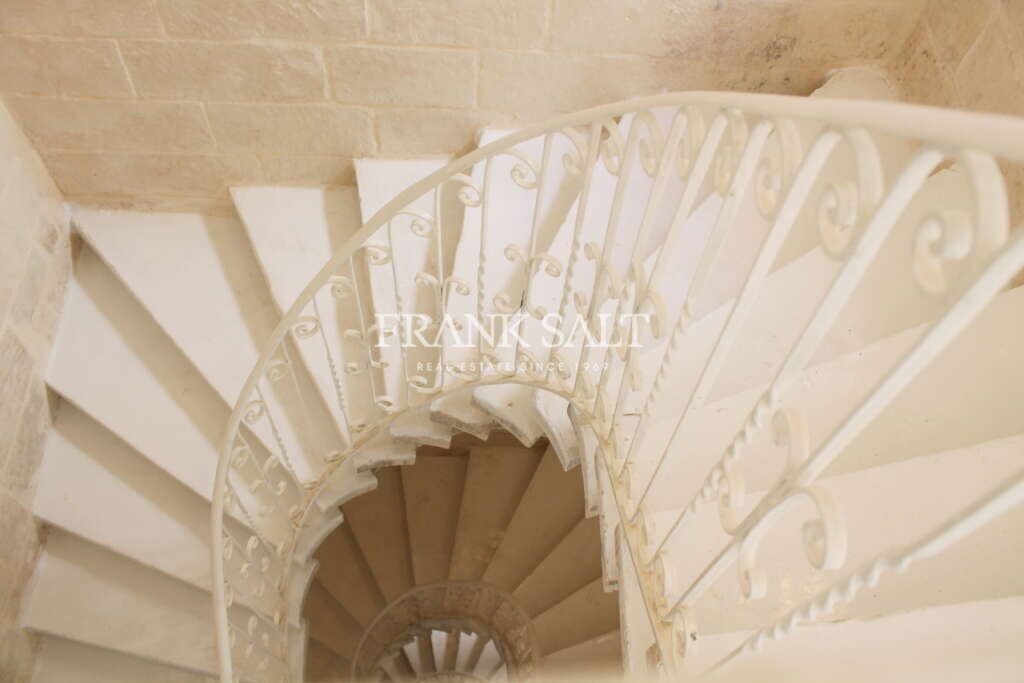 Valletta, 1 Bedroom Bedrooms, ,For Sale,FRSA-812712