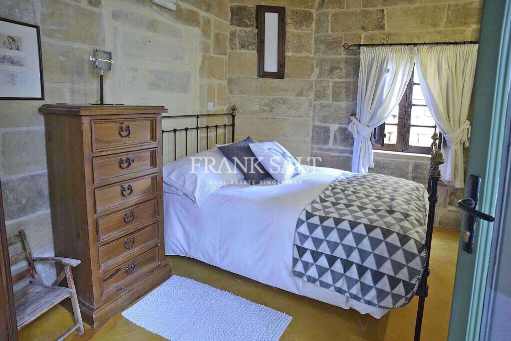 Tarxien, 9 Bedrooms Bedrooms, ,2 BathroomsBathrooms,For Sale,FRSA-915570