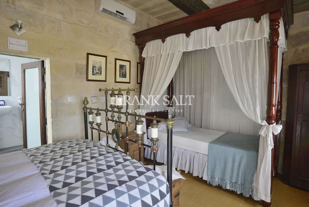 Tarxien, 9 Bedrooms Bedrooms, ,2 BathroomsBathrooms,For Sale,FRSA-915570