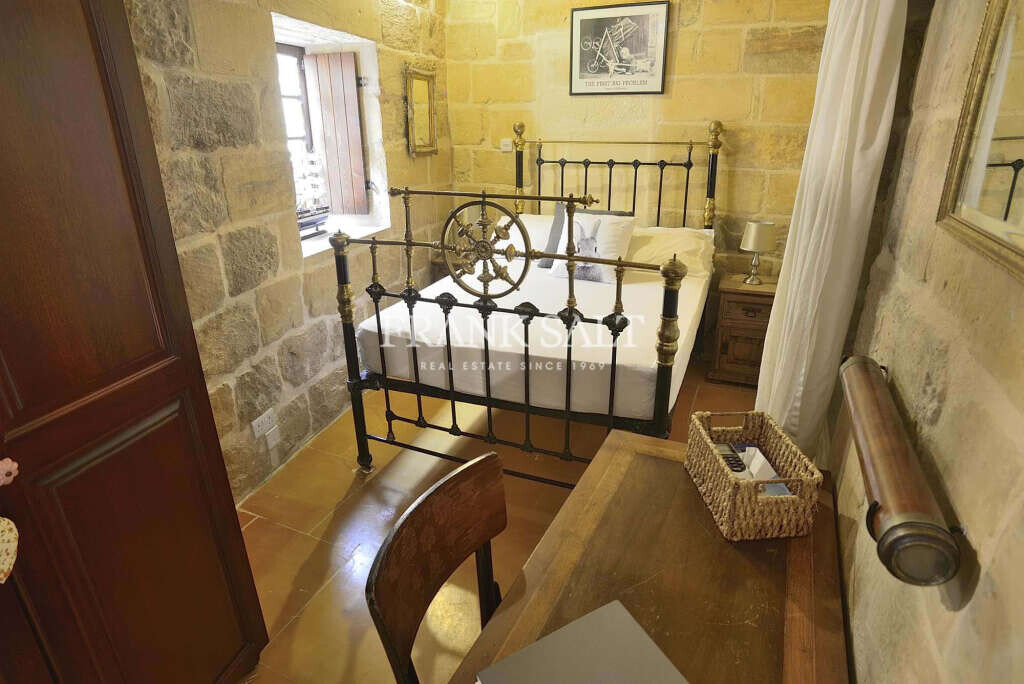 Tarxien, 9 Bedrooms Bedrooms, ,2 BathroomsBathrooms,For Sale,FRSA-915570