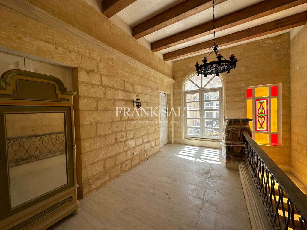 Valletta, 3 Bedrooms Bedrooms, ,For Sale,FRSA-040413