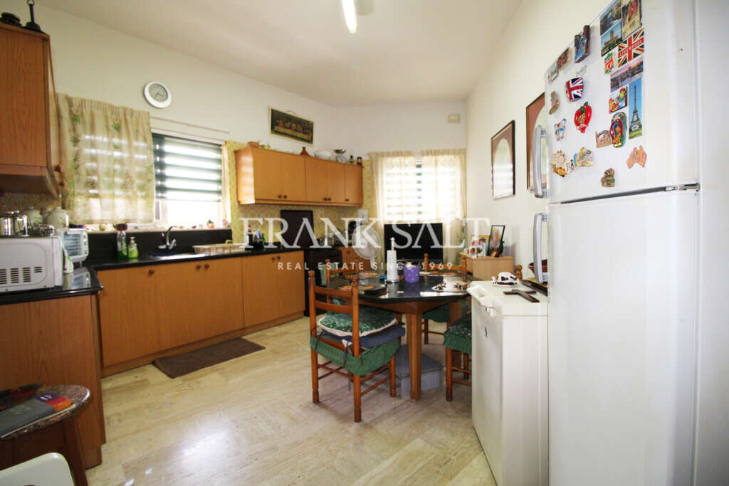 Paola, 3 Bedrooms Bedrooms, ,2 BathroomsBathrooms,For Sale,FRSA-215290