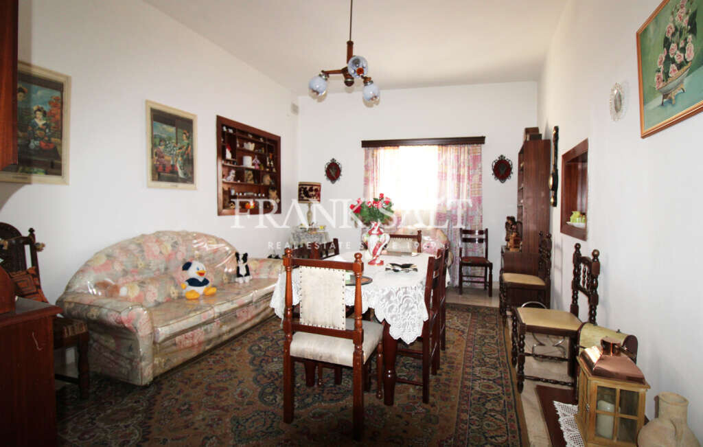 Paola, 3 Bedrooms Bedrooms, ,2 BathroomsBathrooms,For Sale,FRSA-215290