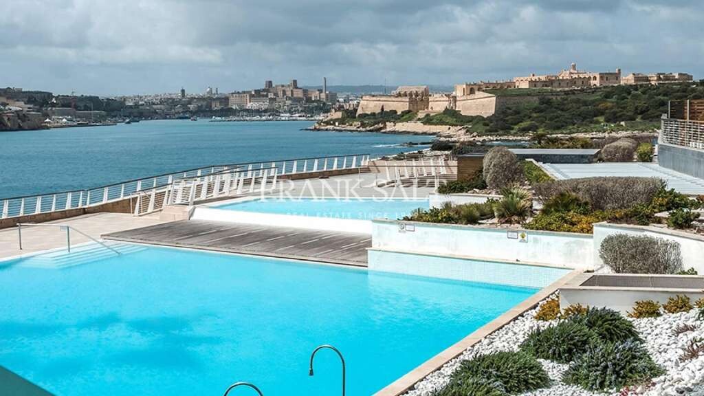 Tigne Point, 3 Bedrooms Bedrooms, ,1 BathroomBathrooms,For Sale,FRSA-040233
