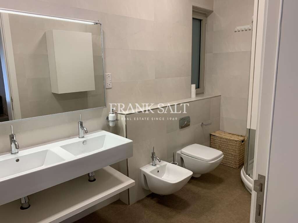 Tigne Point, 3 Bedrooms Bedrooms, ,1 BathroomBathrooms,For Sale,FRSA-040233