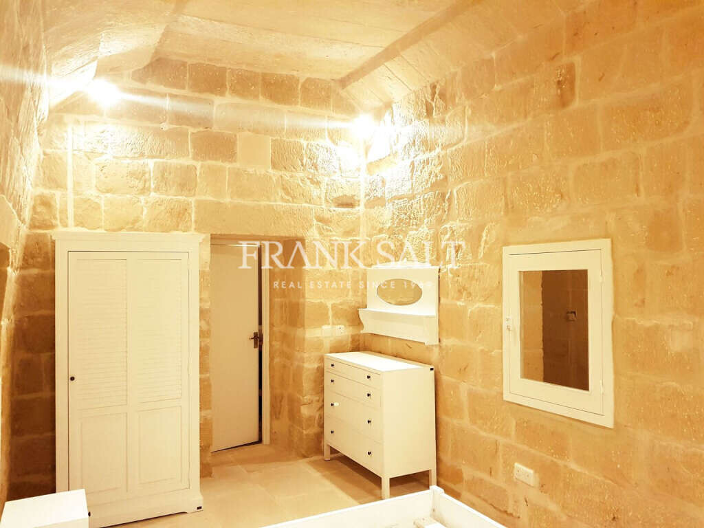 Gharb, Gozo, 5 Bedrooms Bedrooms, ,1 BathroomBathrooms,For Sale,FRSA-110460