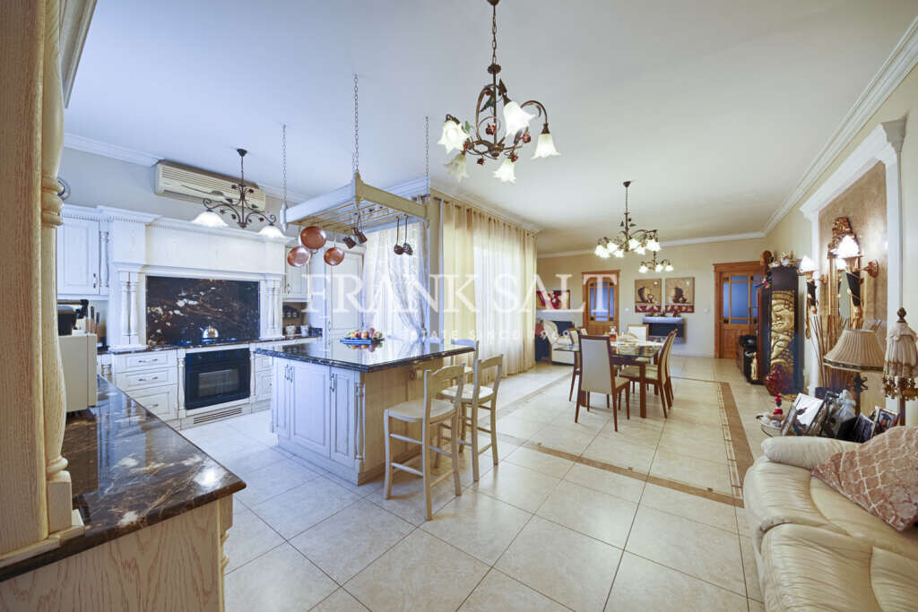 Santa Venera, 4 Bedrooms Bedrooms, ,2 BathroomsBathrooms,For Sale,FRSA-618593