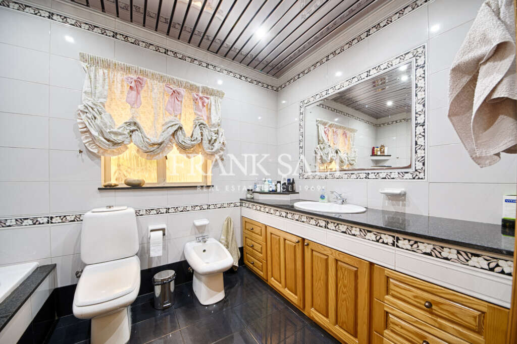 Santa Venera, 4 Bedrooms Bedrooms, ,2 BathroomsBathrooms,For Sale,FRSA-618593