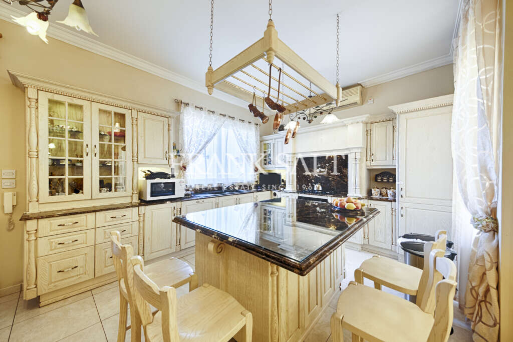 Santa Venera, 4 Bedrooms Bedrooms, ,2 BathroomsBathrooms,For Sale,FRSA-618593