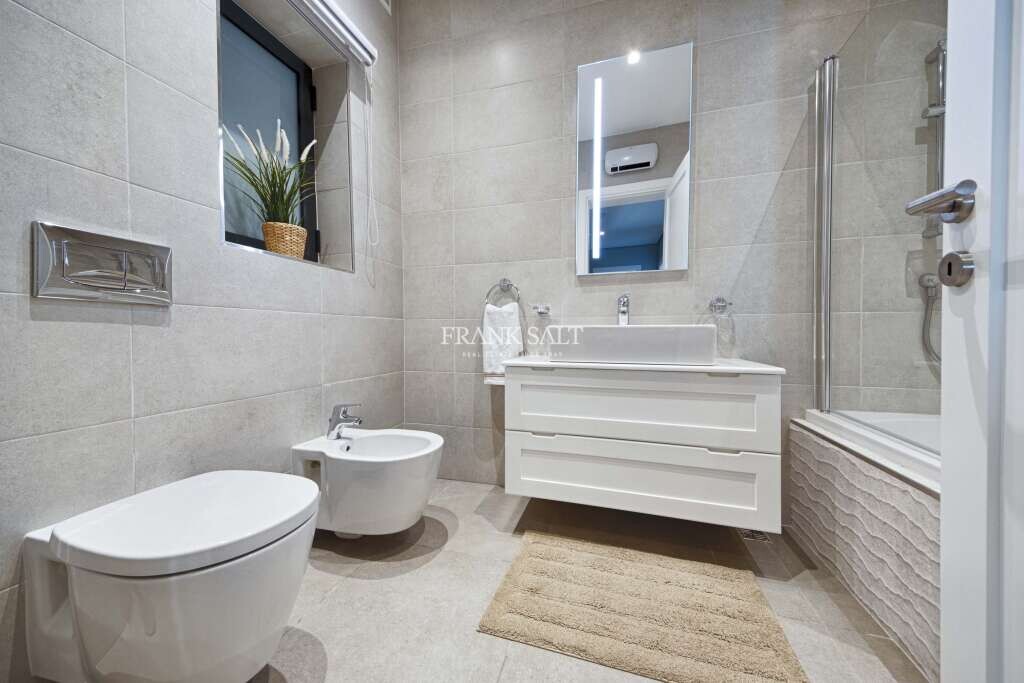 Pender Gardens, 3 Bedrooms Bedrooms, ,1 BathroomBathrooms,For Sale,FRSA-912969