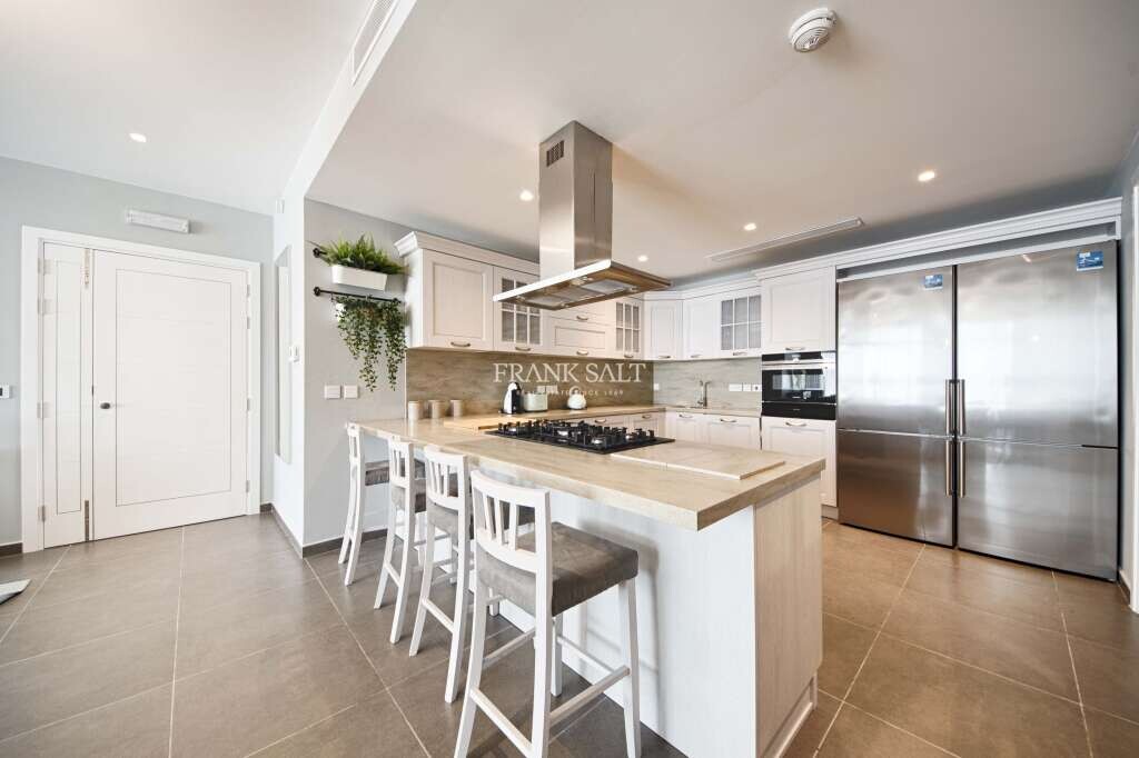 Pender Gardens, 3 Bedrooms Bedrooms, ,1 BathroomBathrooms,For Sale,FRSA-912969