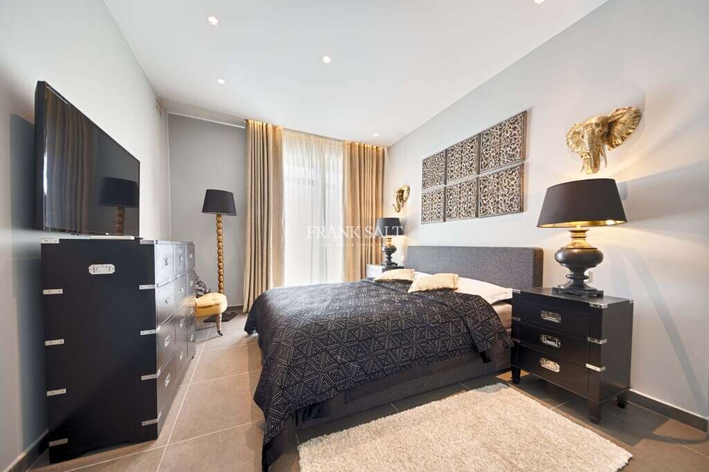 Pender Gardens, 3 Bedrooms Bedrooms, ,1 BathroomBathrooms,For Sale,FRSA-912969