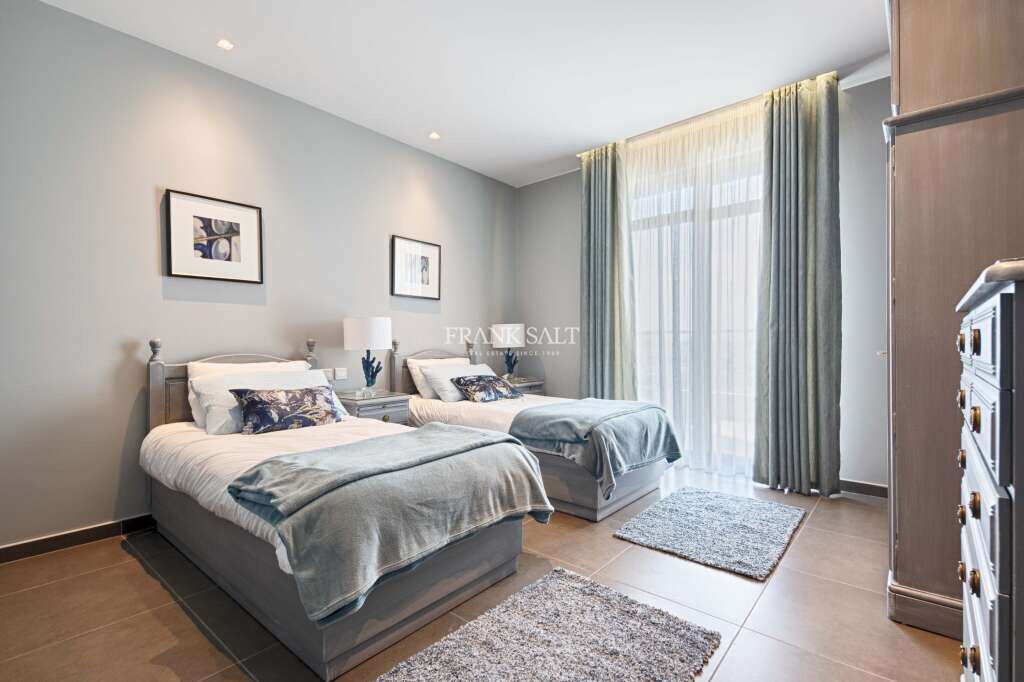 Pender Gardens, 3 Bedrooms Bedrooms, ,1 BathroomBathrooms,For Sale,FRSA-912969