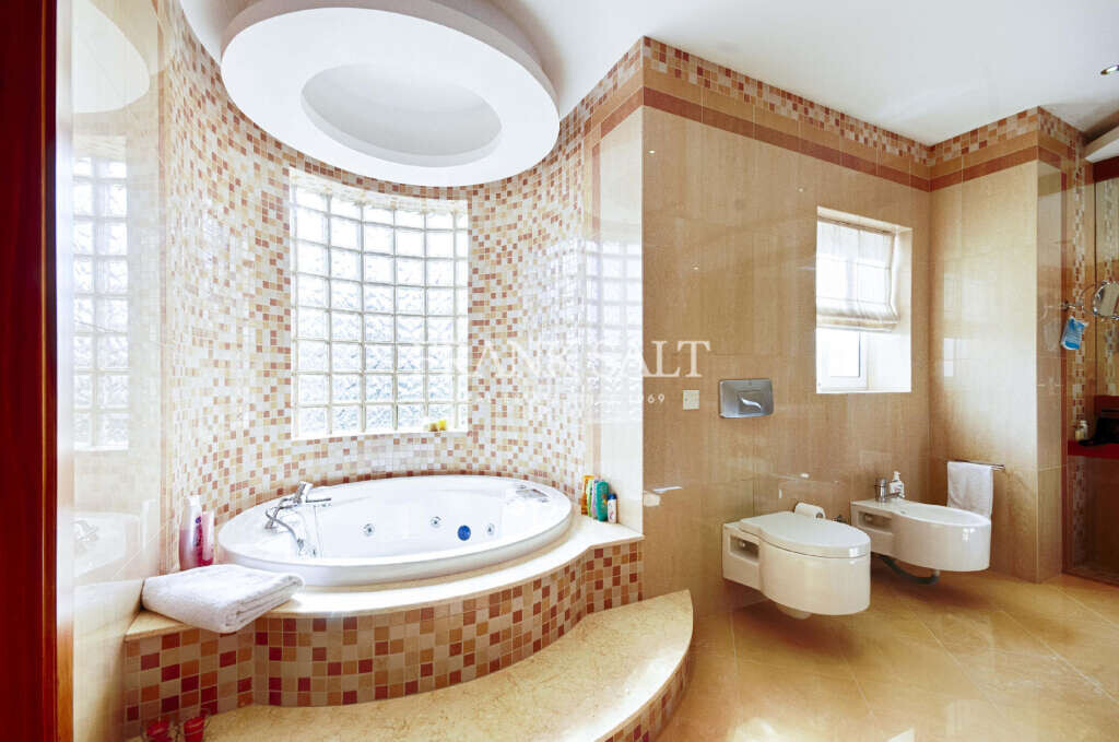 Mellieha, 3 Bedrooms Bedrooms, ,4 BathroomsBathrooms,For Sale,FRSA-915339