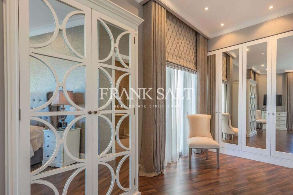 Tigne Point, 2 Bedrooms Bedrooms, ,1 BathroomBathrooms,For Sale,FRSA-039561