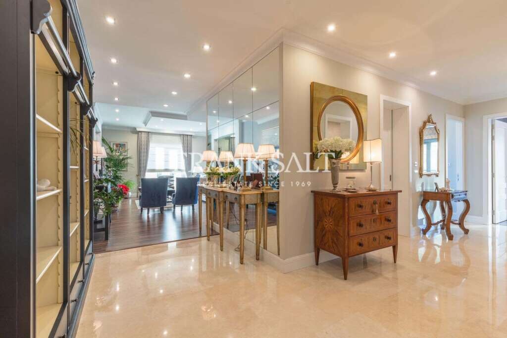 Tigne Point, 2 Bedrooms Bedrooms, ,1 BathroomBathrooms,For Sale,FRSA-039561