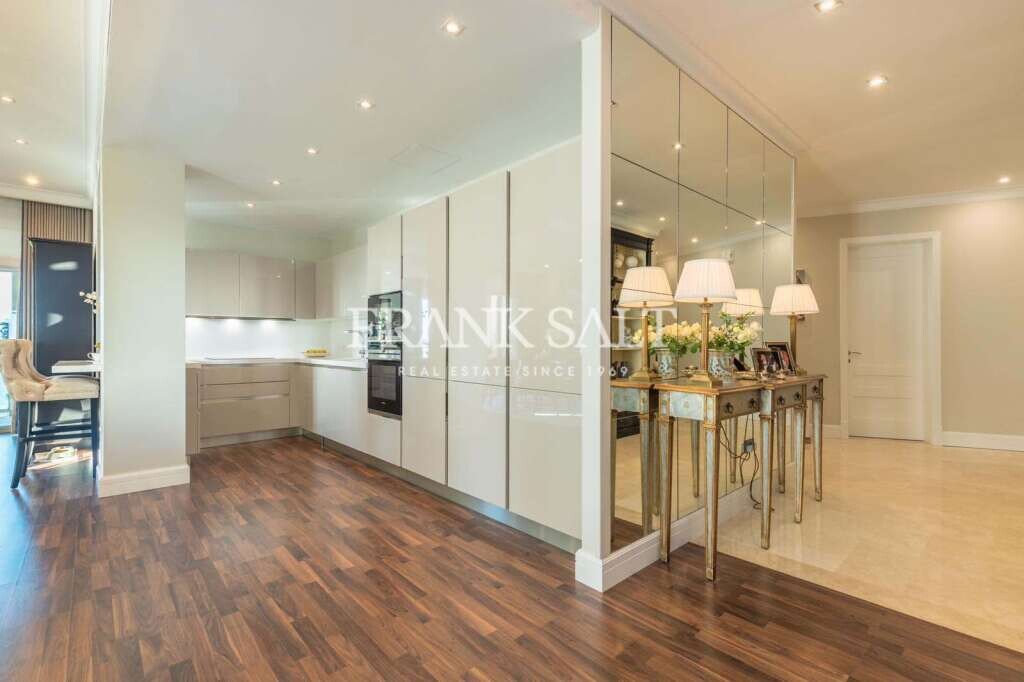 Tigne Point, 2 Bedrooms Bedrooms, ,1 BathroomBathrooms,For Sale,FRSA-039561