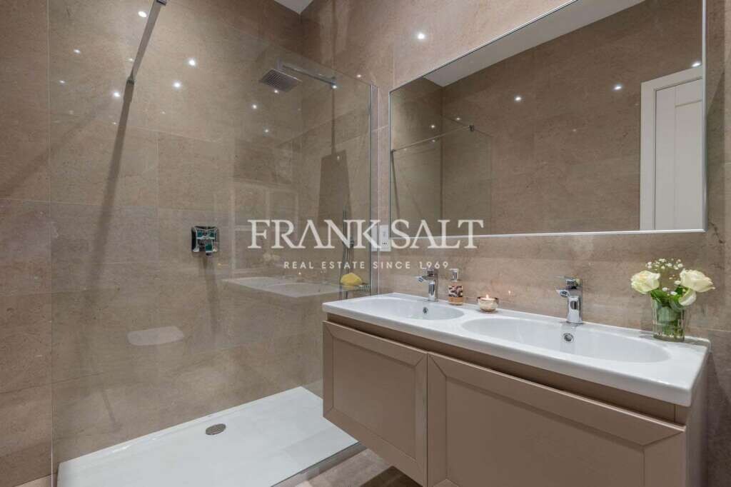 Tigne Point, 2 Bedrooms Bedrooms, ,1 BathroomBathrooms,For Sale,FRSA-039561