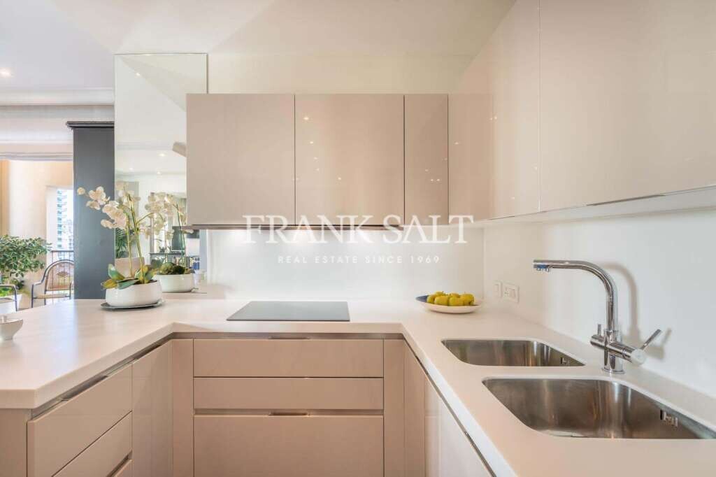 Tigne Point, 2 Bedrooms Bedrooms, ,1 BathroomBathrooms,For Sale,FRSA-039561