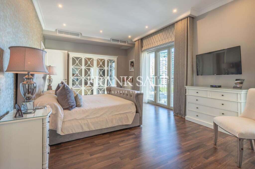 Tigne Point, 2 Bedrooms Bedrooms, ,1 BathroomBathrooms,For Sale,FRSA-039561