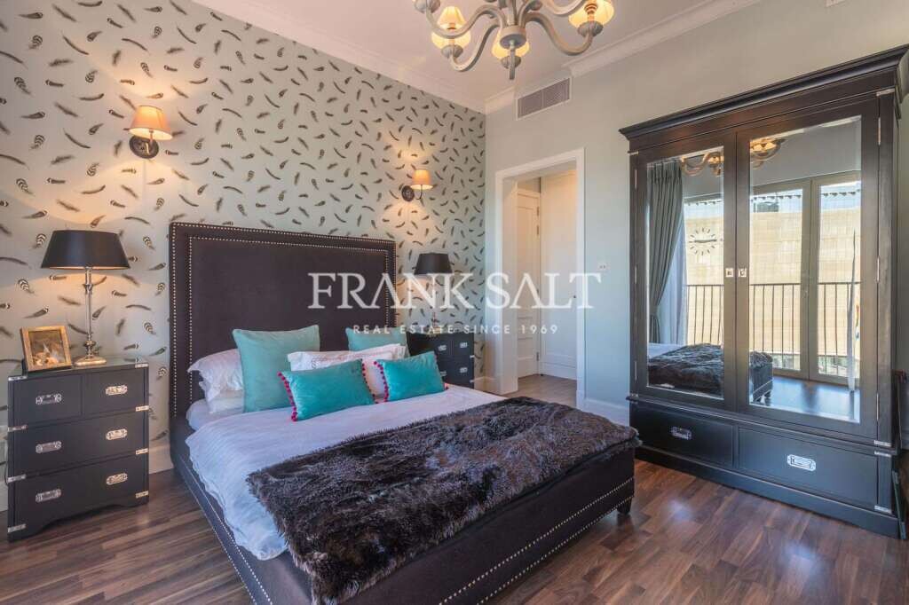 Tigne Point, 2 Bedrooms Bedrooms, ,1 BathroomBathrooms,For Sale,FRSA-039561